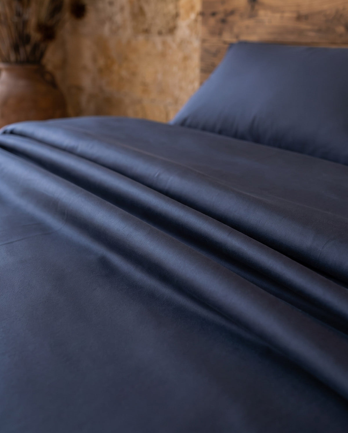 Copripiumino in viscosa di bambù, dettaglio delle pieghe | Blu navy