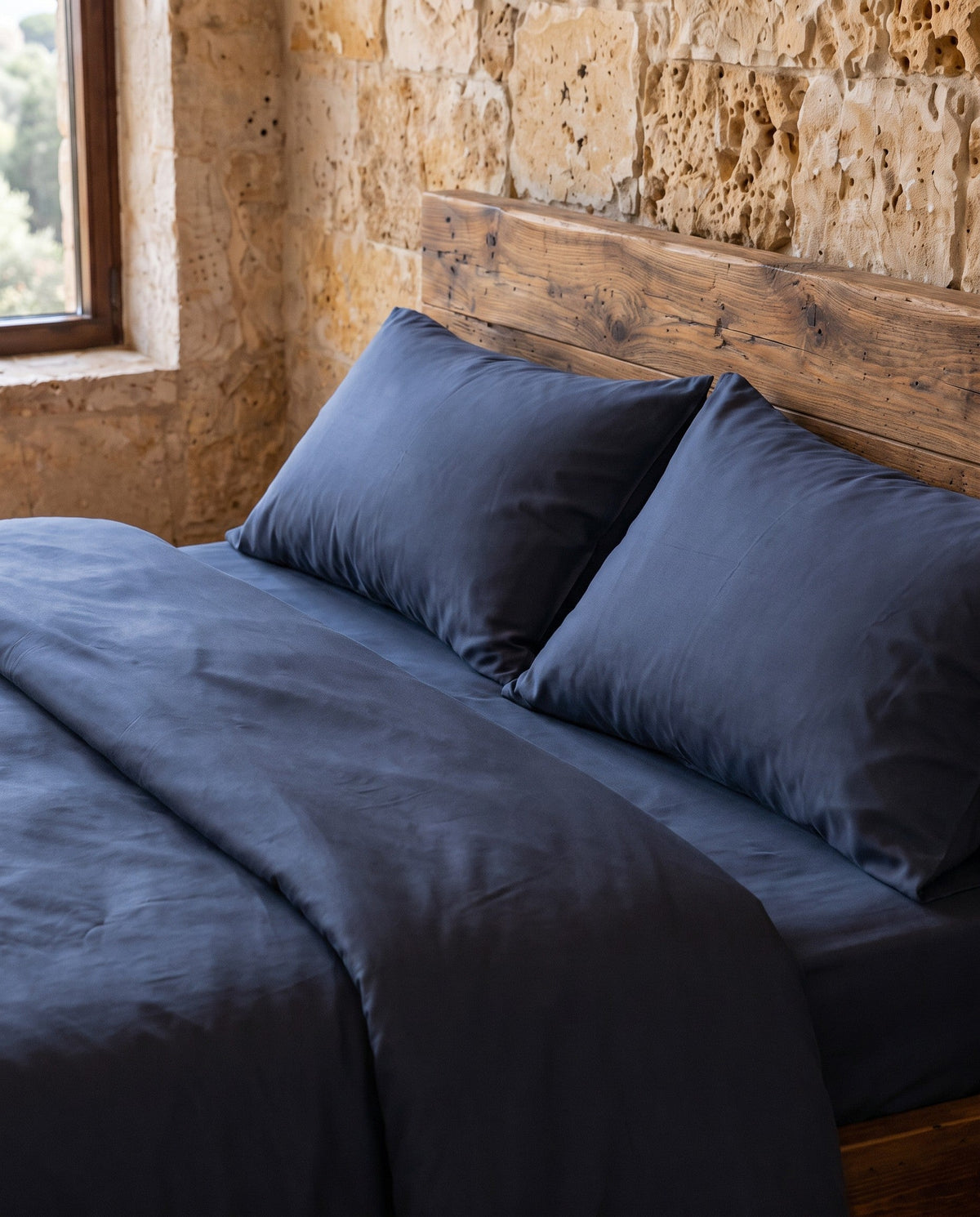 Federe in viscosa di bambù su letto matrimoniale | Blu navy